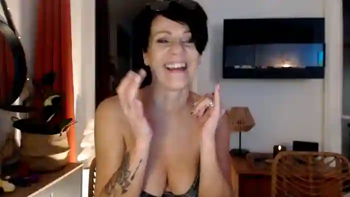 Frau_Nina