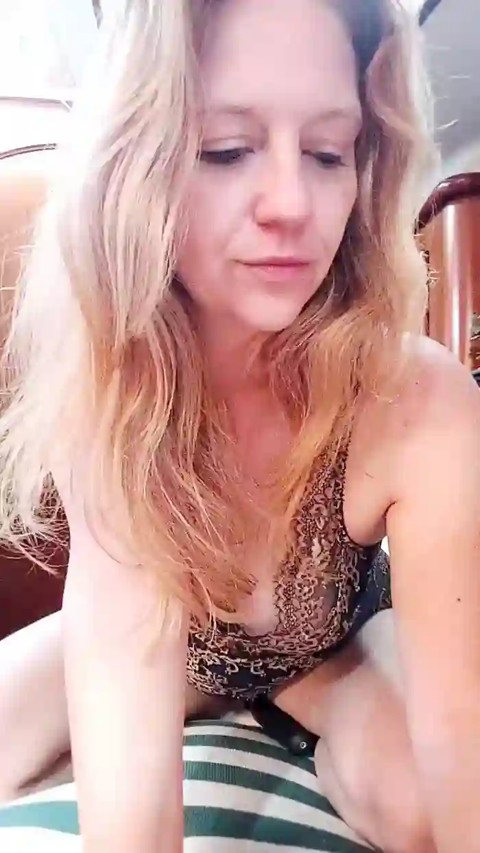 Anayshotgirl