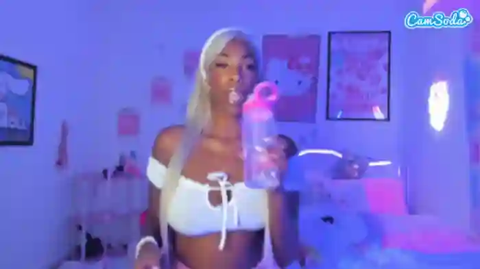 naomisimone