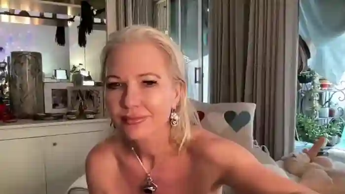 gl1tter_barbie