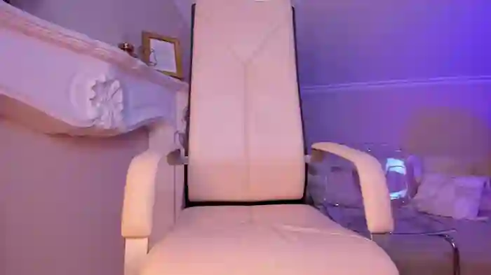 adalyn_glow