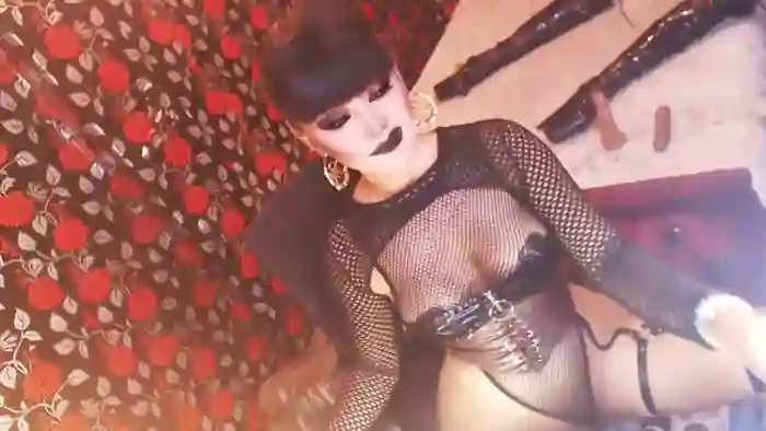 _hailyourqueenx
