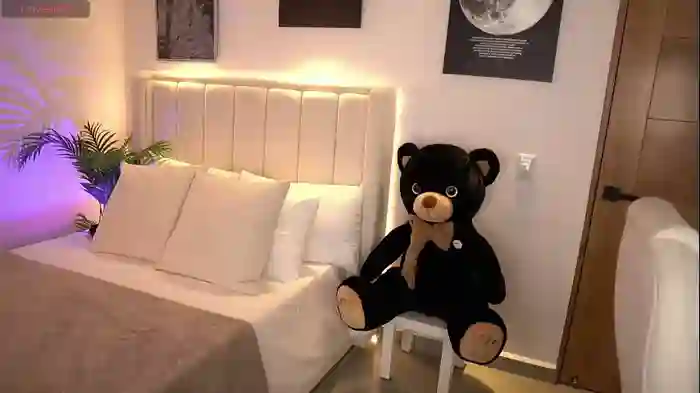 ashlyeroberts01