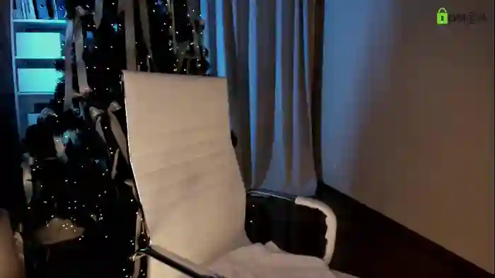 hollyextra
