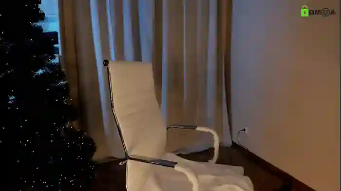 hollyextra