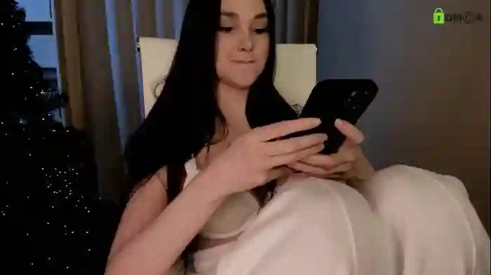 hollyextra