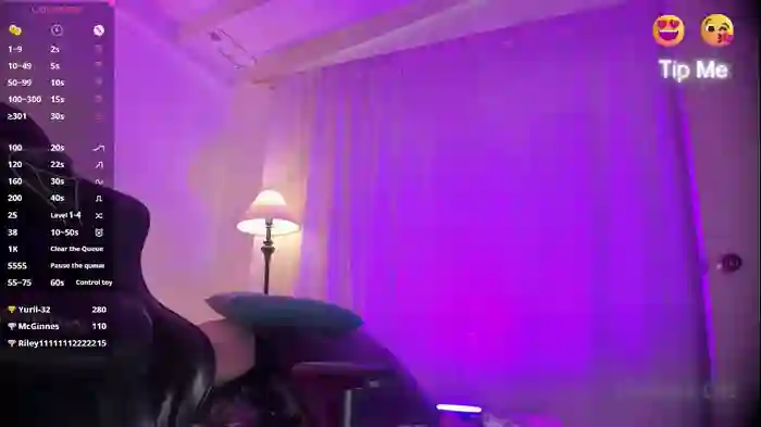 laura_hills18