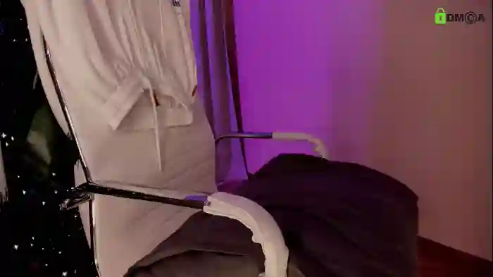 hollyextra