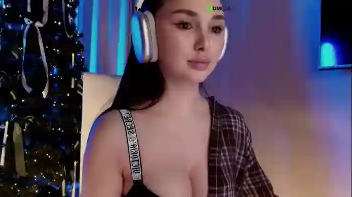 hollyextra