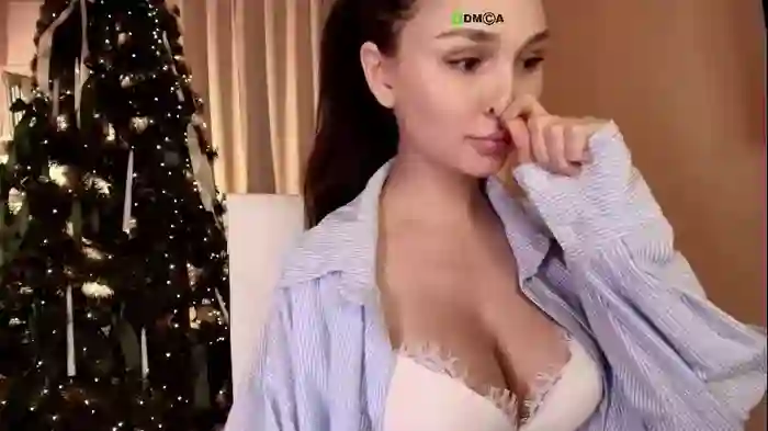 hollyextra