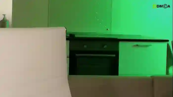 hollyextra