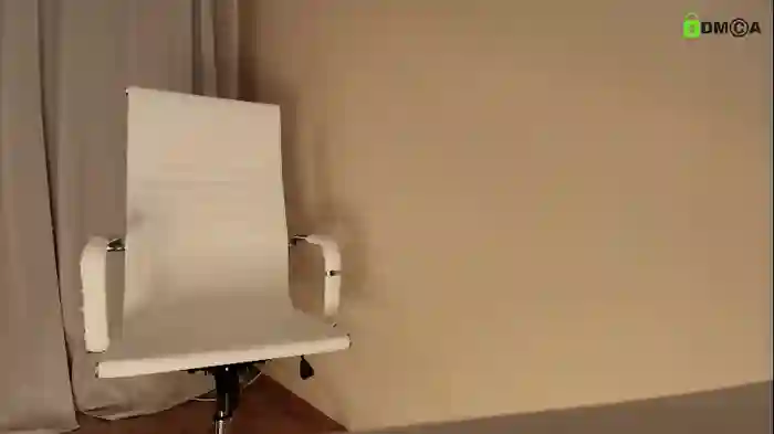 hollyextra