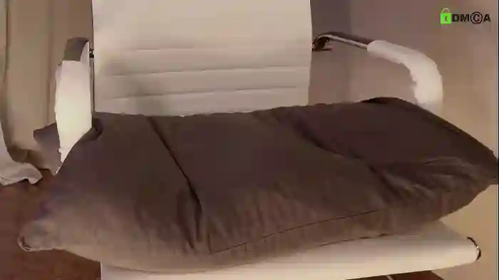 hollyextra