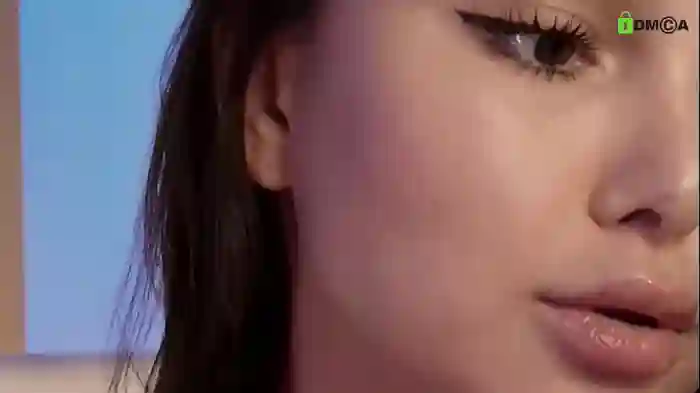 hollyextra