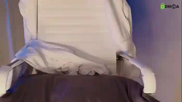 hollyextra
