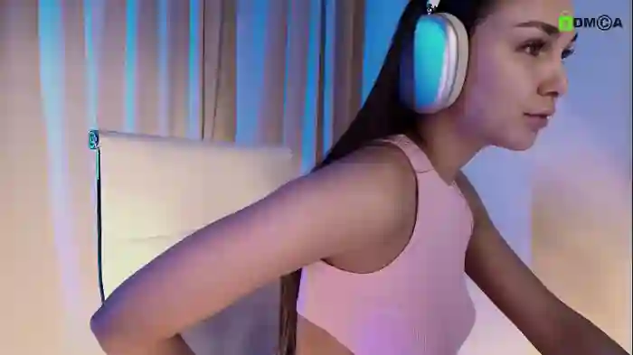 hollyextra