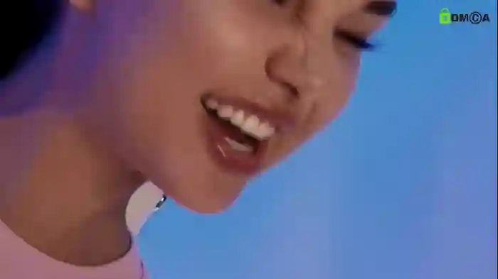 hollyextra