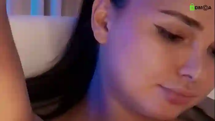 hollyextra
