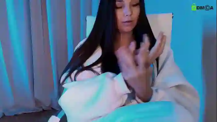 hollyextra