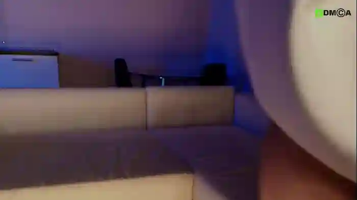 hollyextra