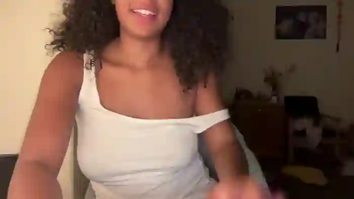 ur_girlfriend_tia