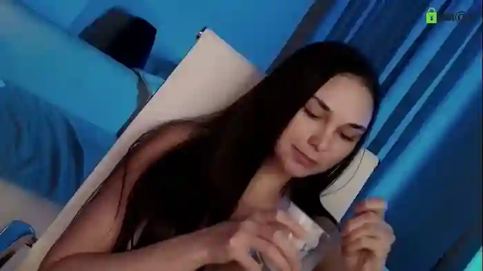 hollyextra