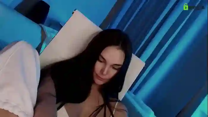 hollyextra