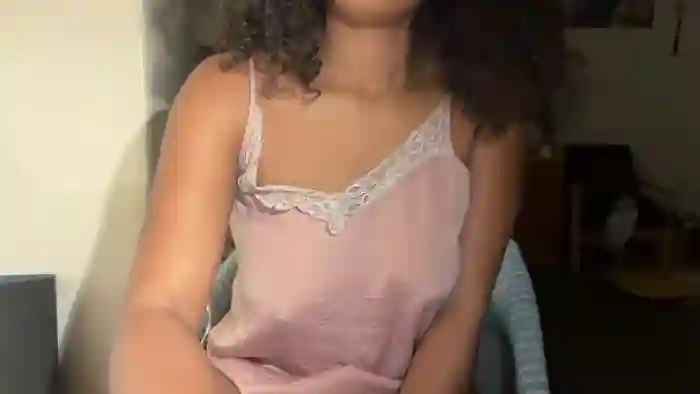 ur_girlfriend_tia