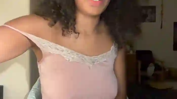 ur_girlfriend_tia