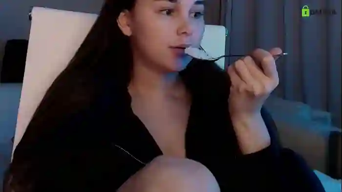 hollyextra