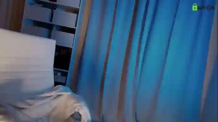 hollyextra