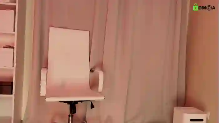 hollyextra