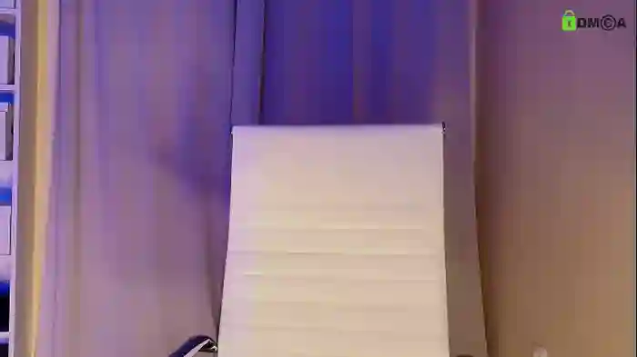 hollyextra