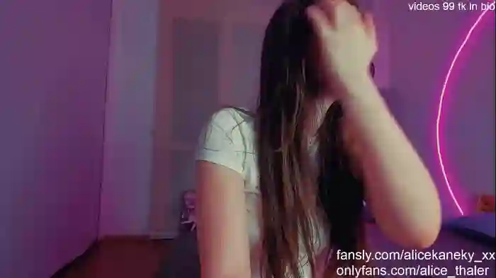 alicekaneky_xx