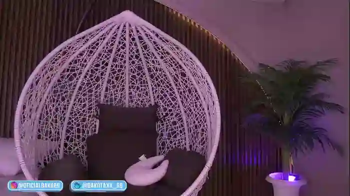 dakota_leex