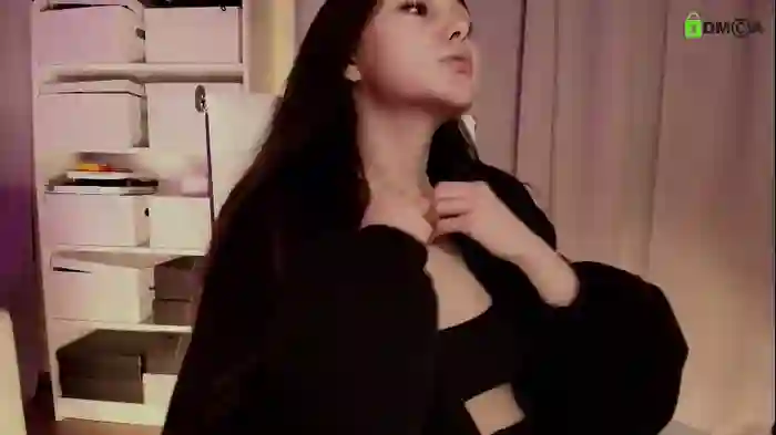 hollyextra