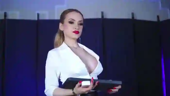 ava-reeves