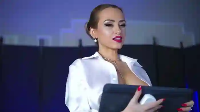 ava-reeves