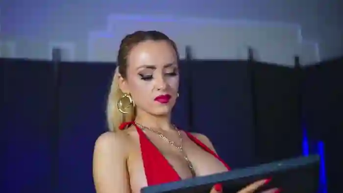 ava-reeves