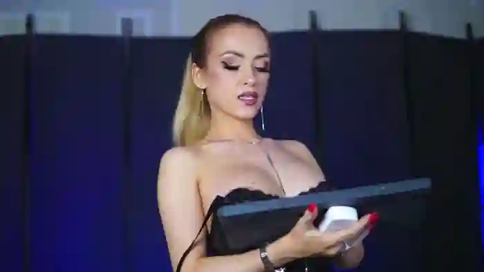 ava-reeves