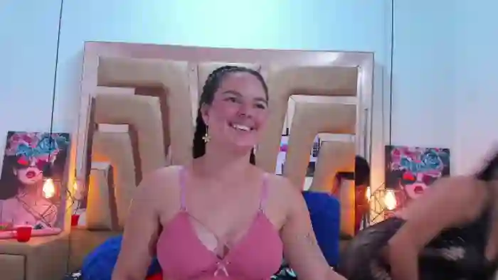 isabela-paz-and-samanta-liz