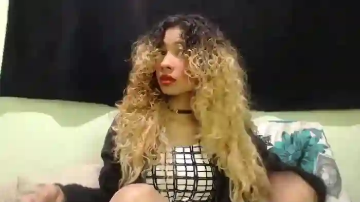 petite-ariana