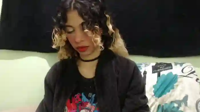 petite-ariana