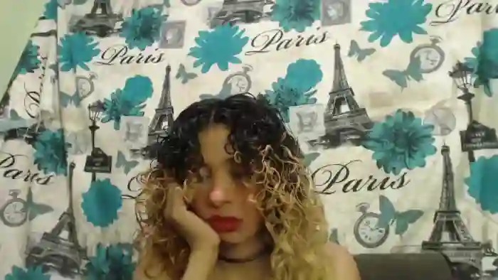 petite-ariana