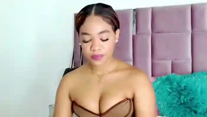 nahomy-jones