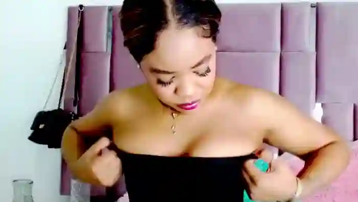 nahomy-jones
