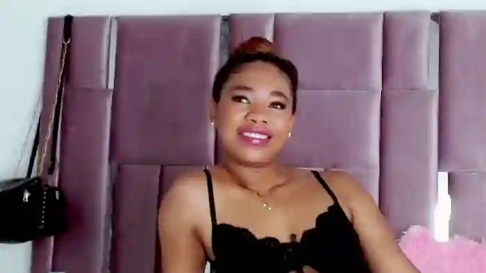 nahomy-jones