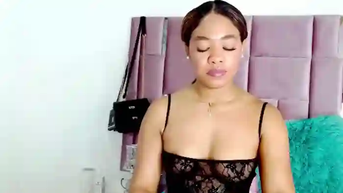 nahomy-jones