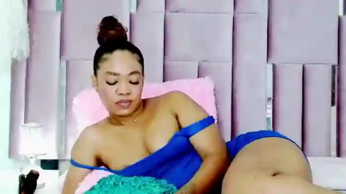nahomy-jones