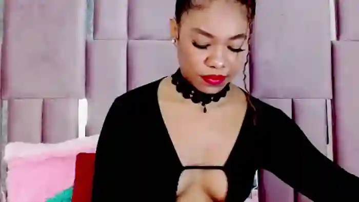 nahomy-jones